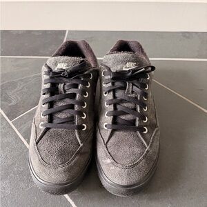 Nike Men's Gray and Black Sneakers